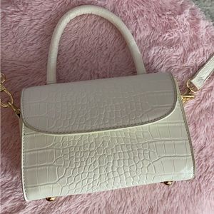 White crossbody/handbag
